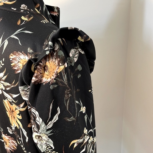 BAR lll WOMAN’S RUFFLED FLORAL ZIPPERED JACKET SIZE MEDIUM - Picture 8 of 13